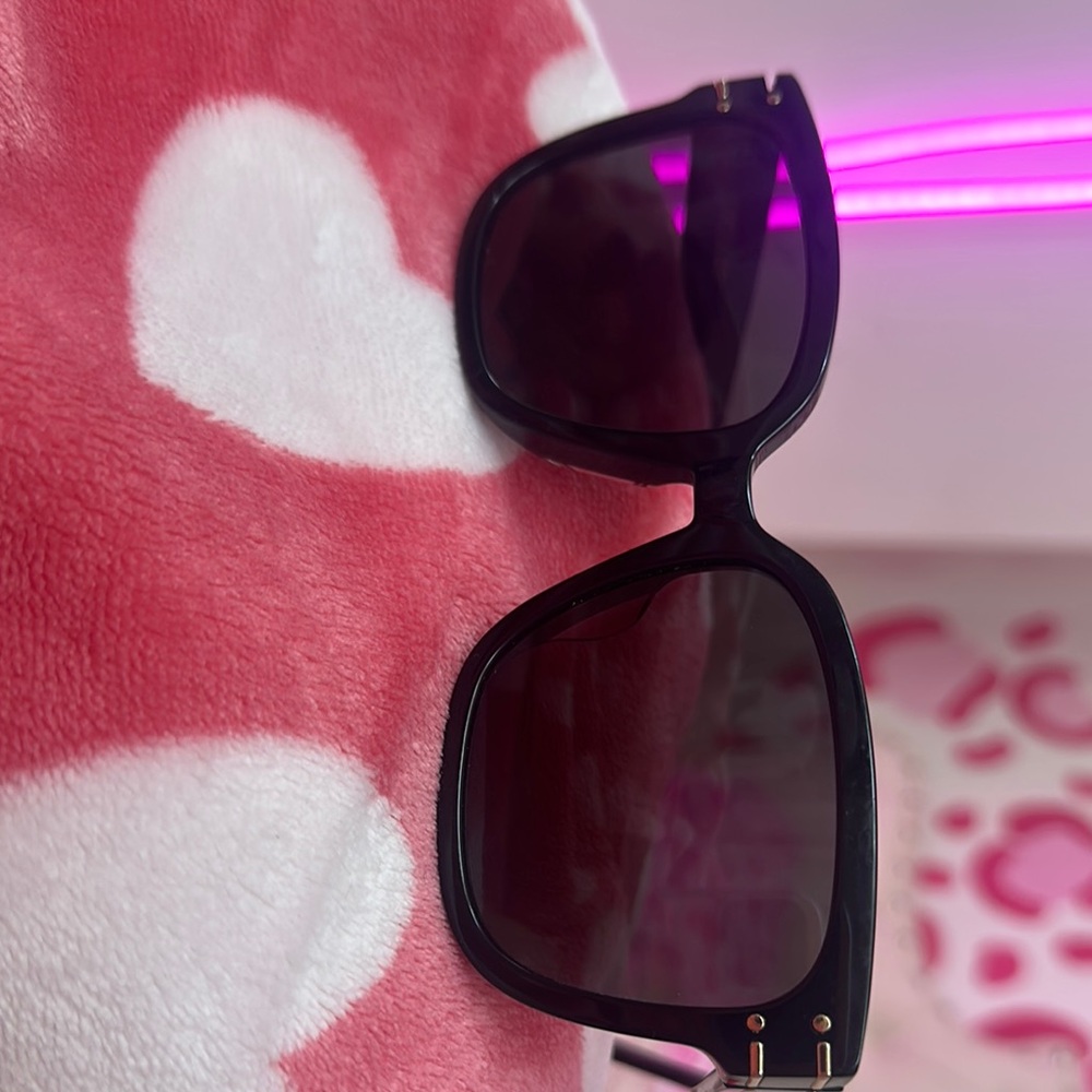 Dior Elegant Black Sunglasses with Gold Detail - Picture 2 of 4